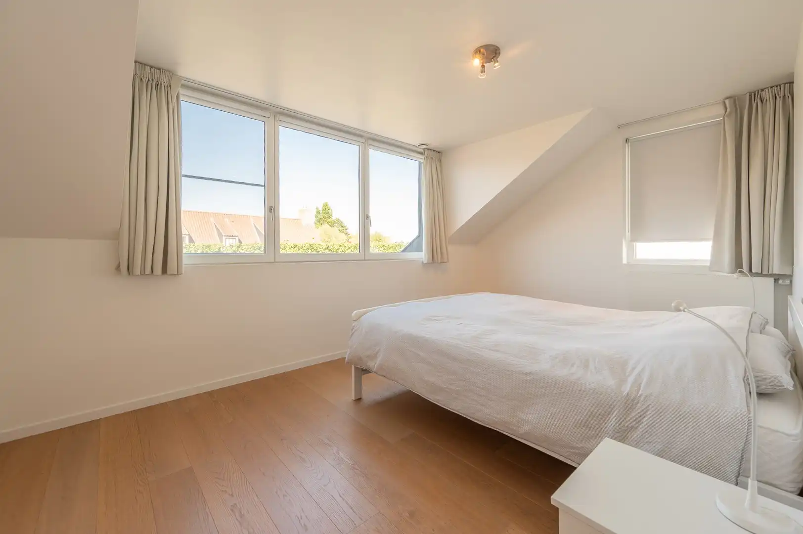 Prachtige, lichtrijke woning vlakbij het pittoreske Oosthoekplein in het Zoute op wandelafstand van de zee en het Zwin. foto 14