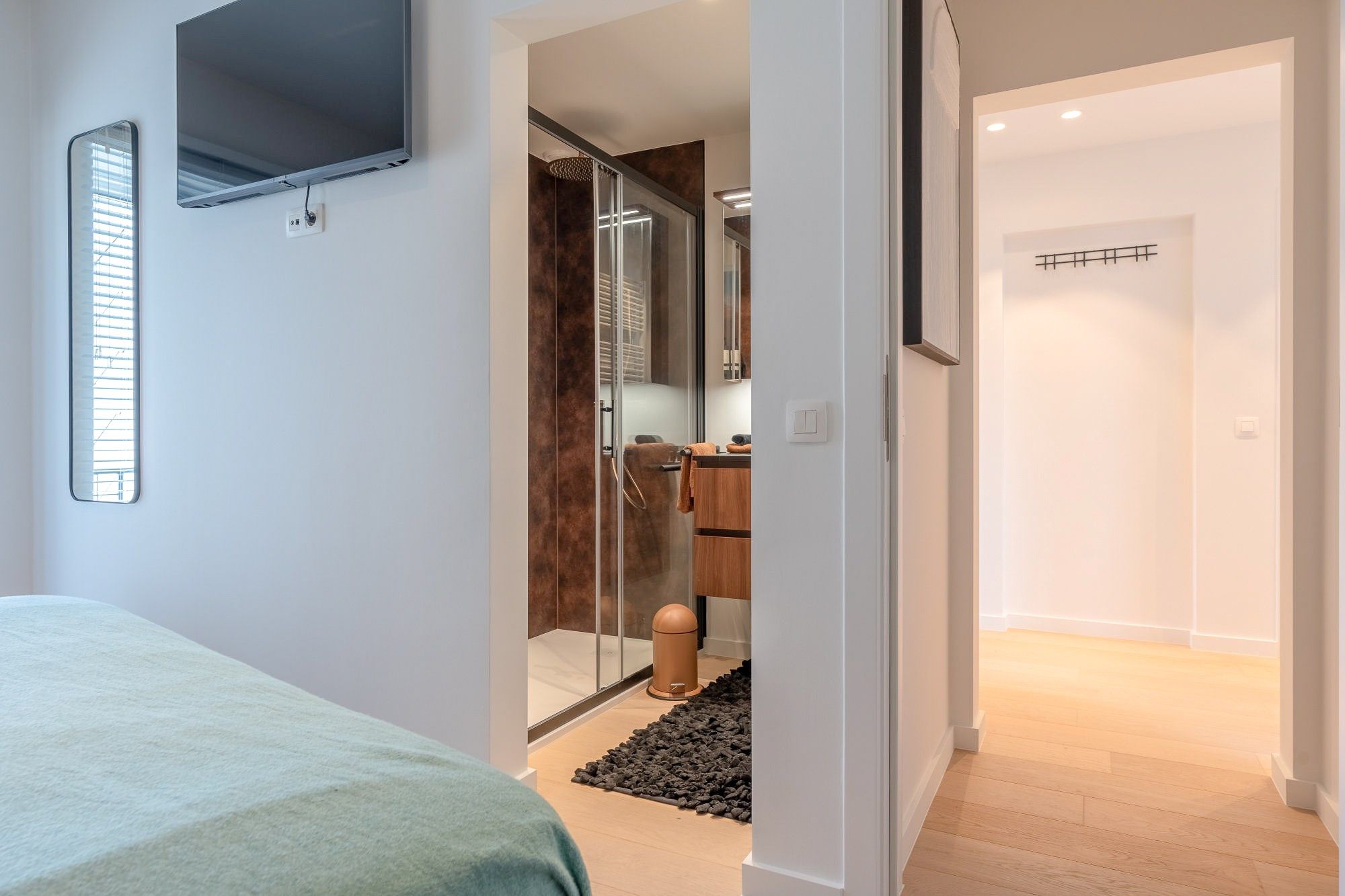 Rustig gelegen volledig gerenoveerd appartement met een open zicht over de villa's. foto 25