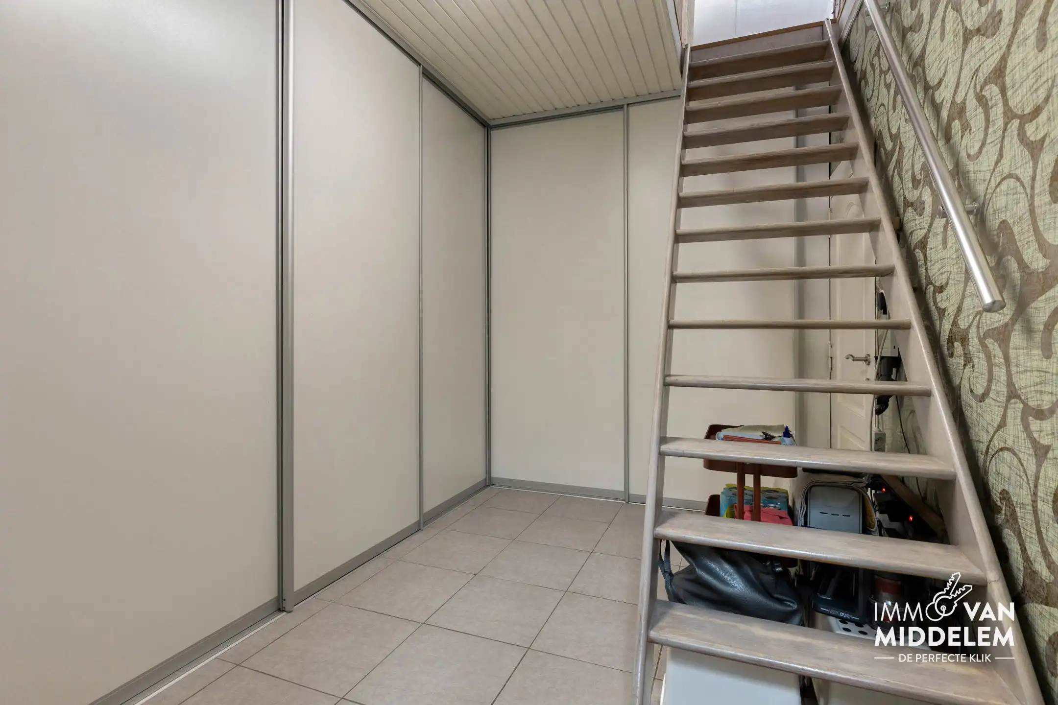 RUIME BUNGALOW MET 4 SLAAPKAMERS, GARAGE EN TUIN foto 6