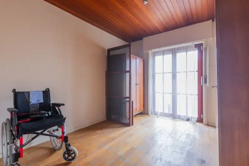 Rodenburg: Te renoveren alleenstaande wonig met 3 slaapkamers en dubbele garage op 558m² (elekrische keuring zonder inbreuken). foto 5