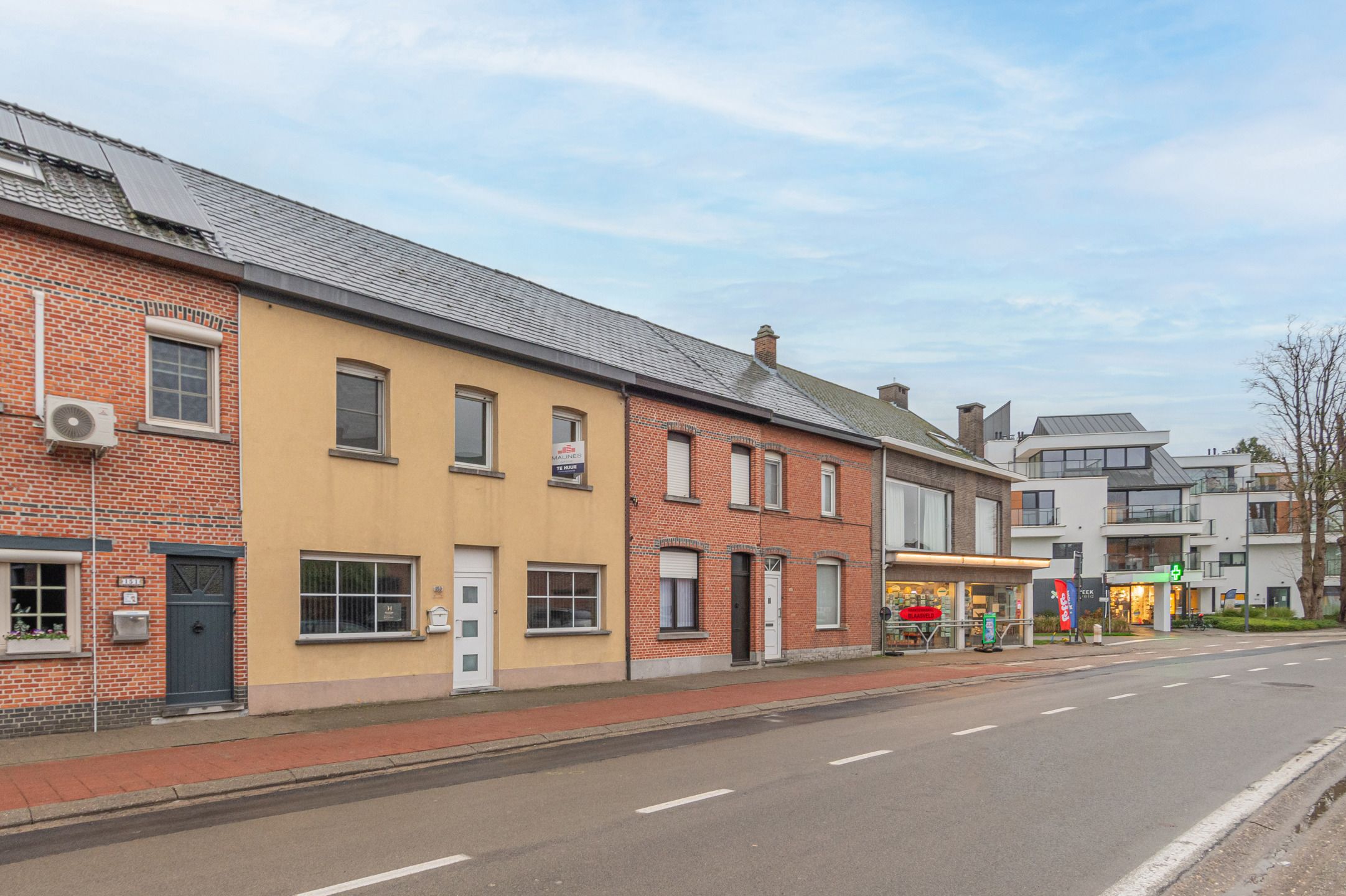 Lichtrijke woning met 4 slaapkamers in hartje Blaasveld foto 3