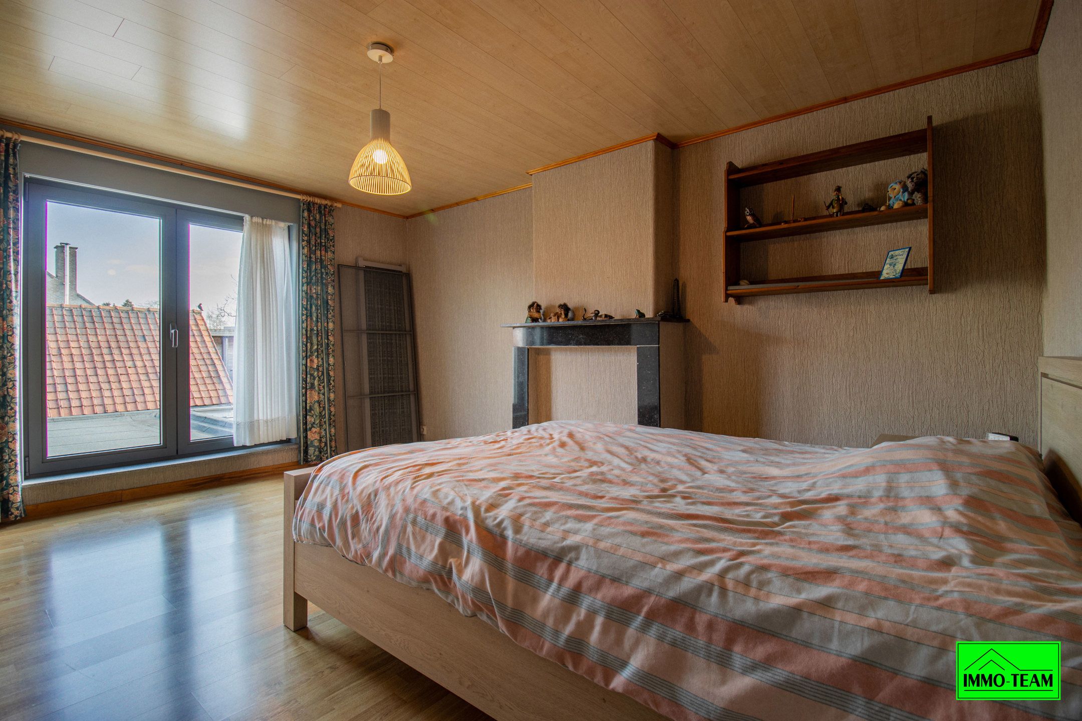 Goed onderhouden rijwoning met garage en ruim atelier foto 9