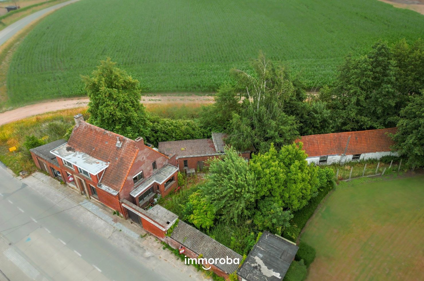 Te slopen en her op te bouwen woning TE KOOP tussen Sint-Eloois-Vijve en Desselgem, totale oppervlakte van de percelen 7639m²!! foto 2