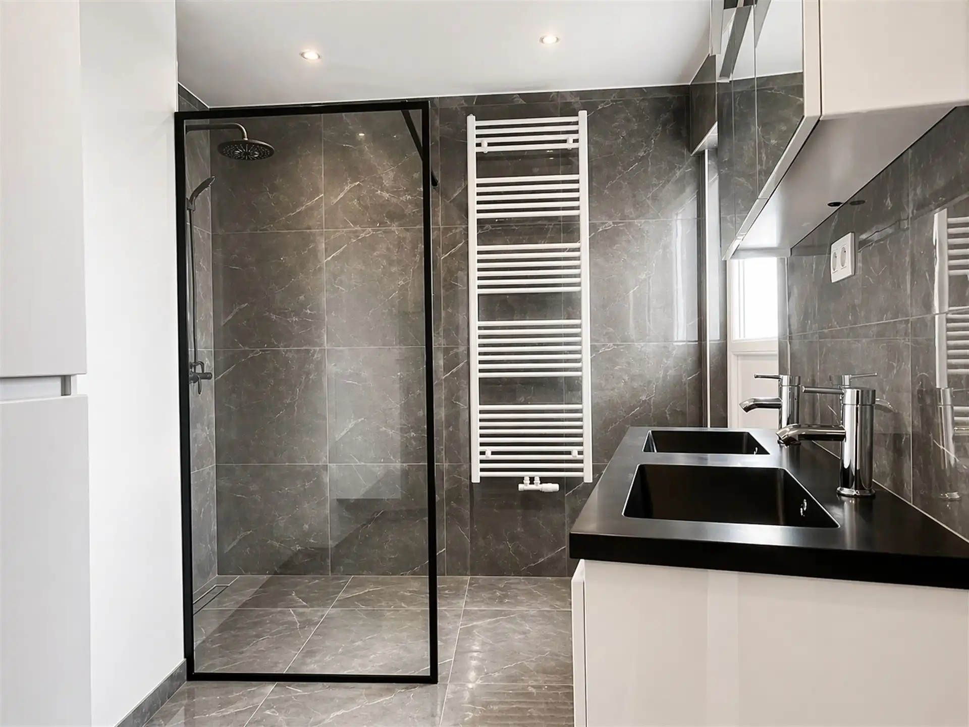 ruim appt met veel lichtinval in hartje Wilrijk! foto 5