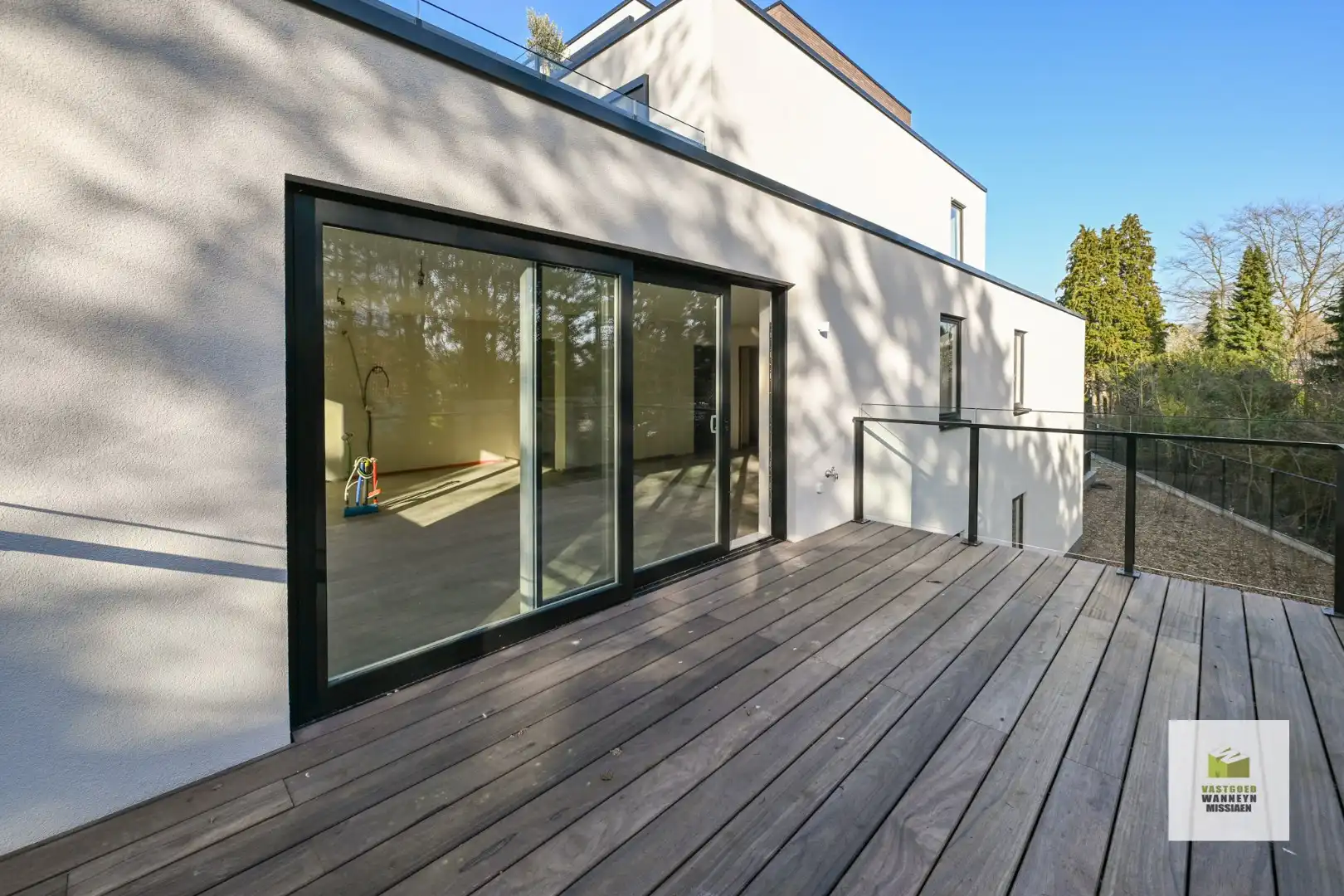 Ruim 2-slpk appartement met 15m2 zuidgericht terras met volle privacy foto 2