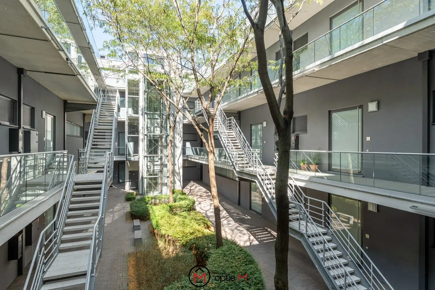 Unieke loft met 2 slaapkamers, terras en parking foto 26