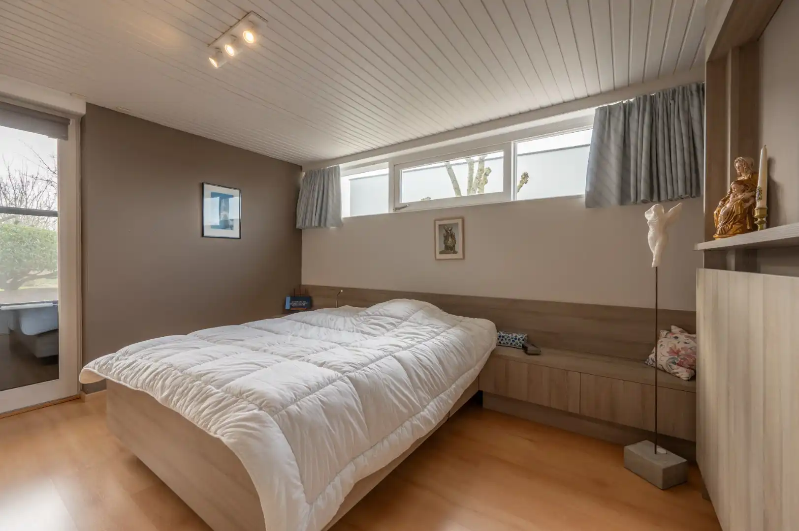 Ruime vrijstaande woning met prachtige tuin in het rustige Moerkerke (St Rita) foto 9