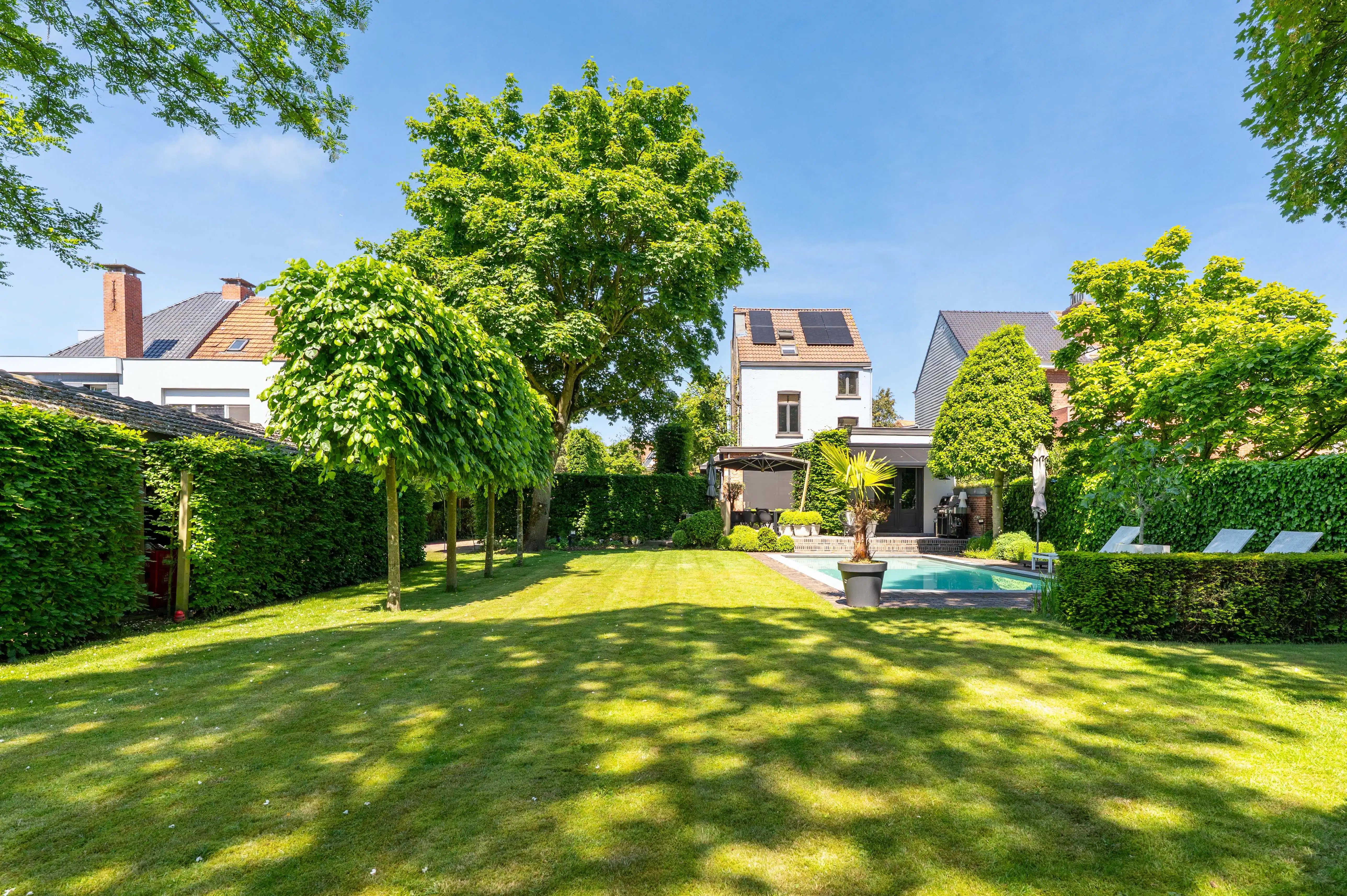 Karaktervolle herenwoning met verwarmd zwembad in hartje Kapellen. foto 28