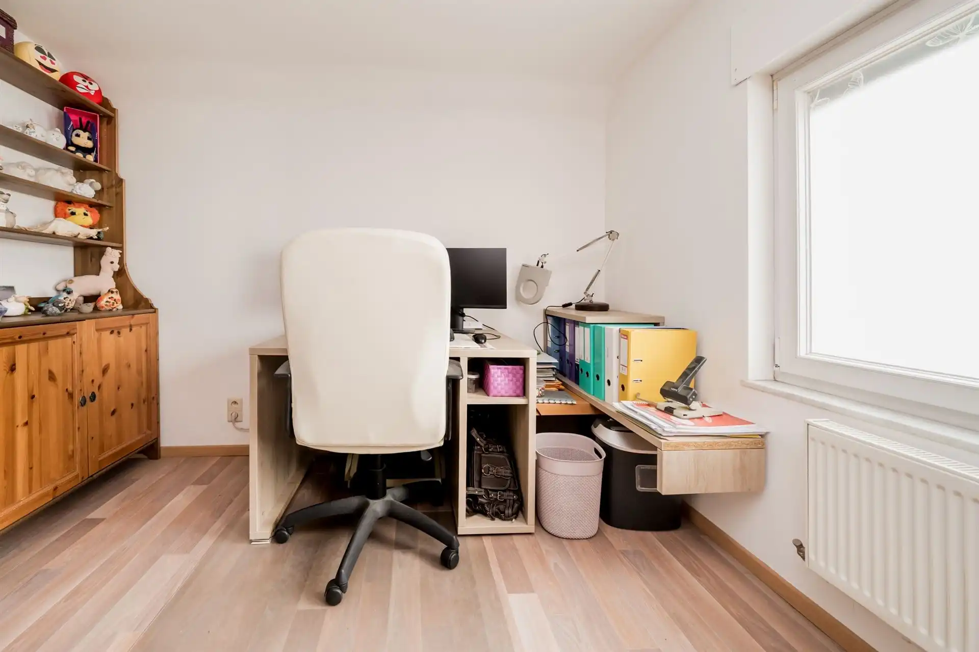 Zeer gezellige en charmante woning met prachtige tuin, oprit en ruime garage foto 11