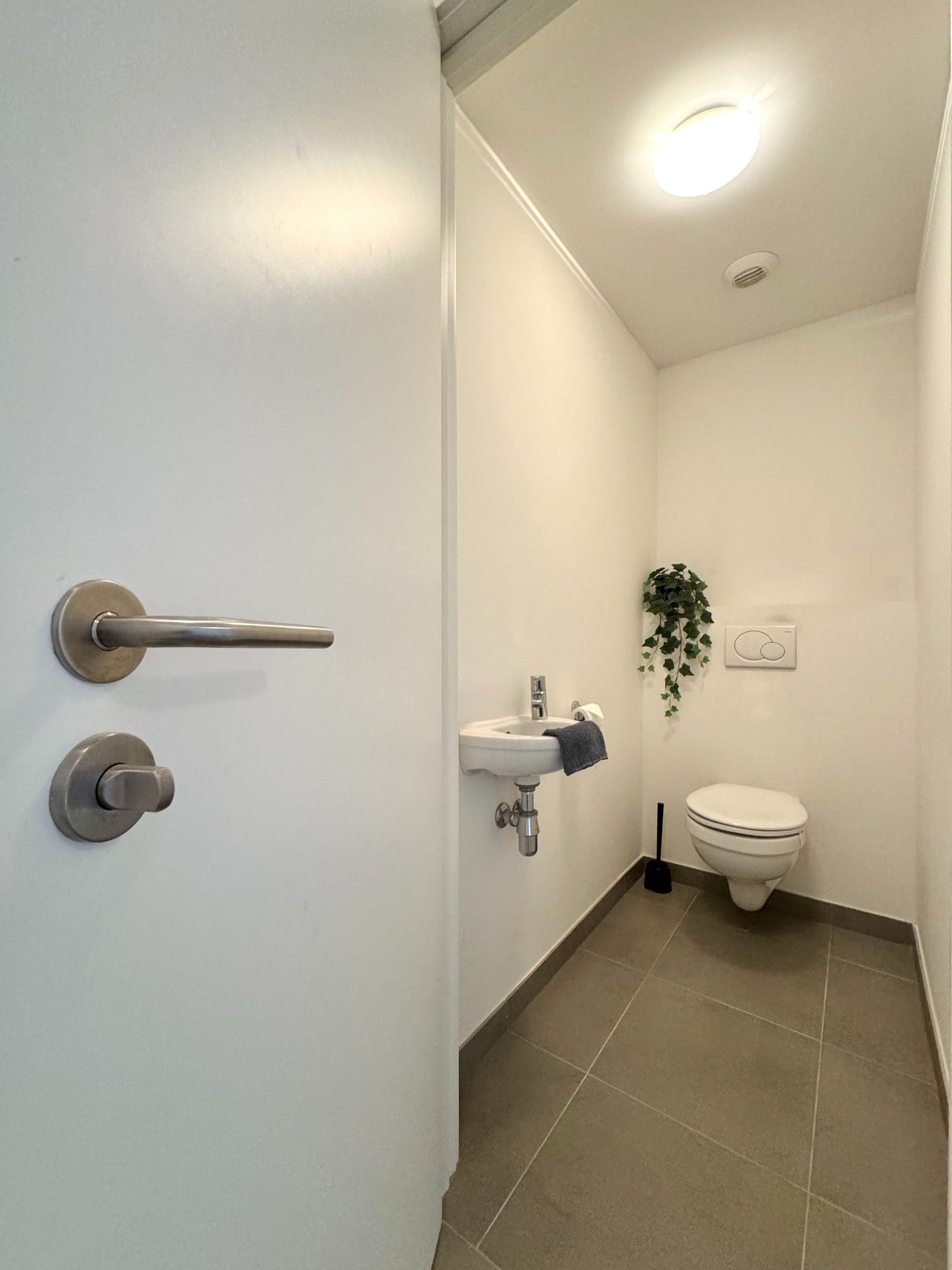 LICHTRIJK APPARTEMENT MET GROOT TERRAS EN PARKING - 125 M² foto 16