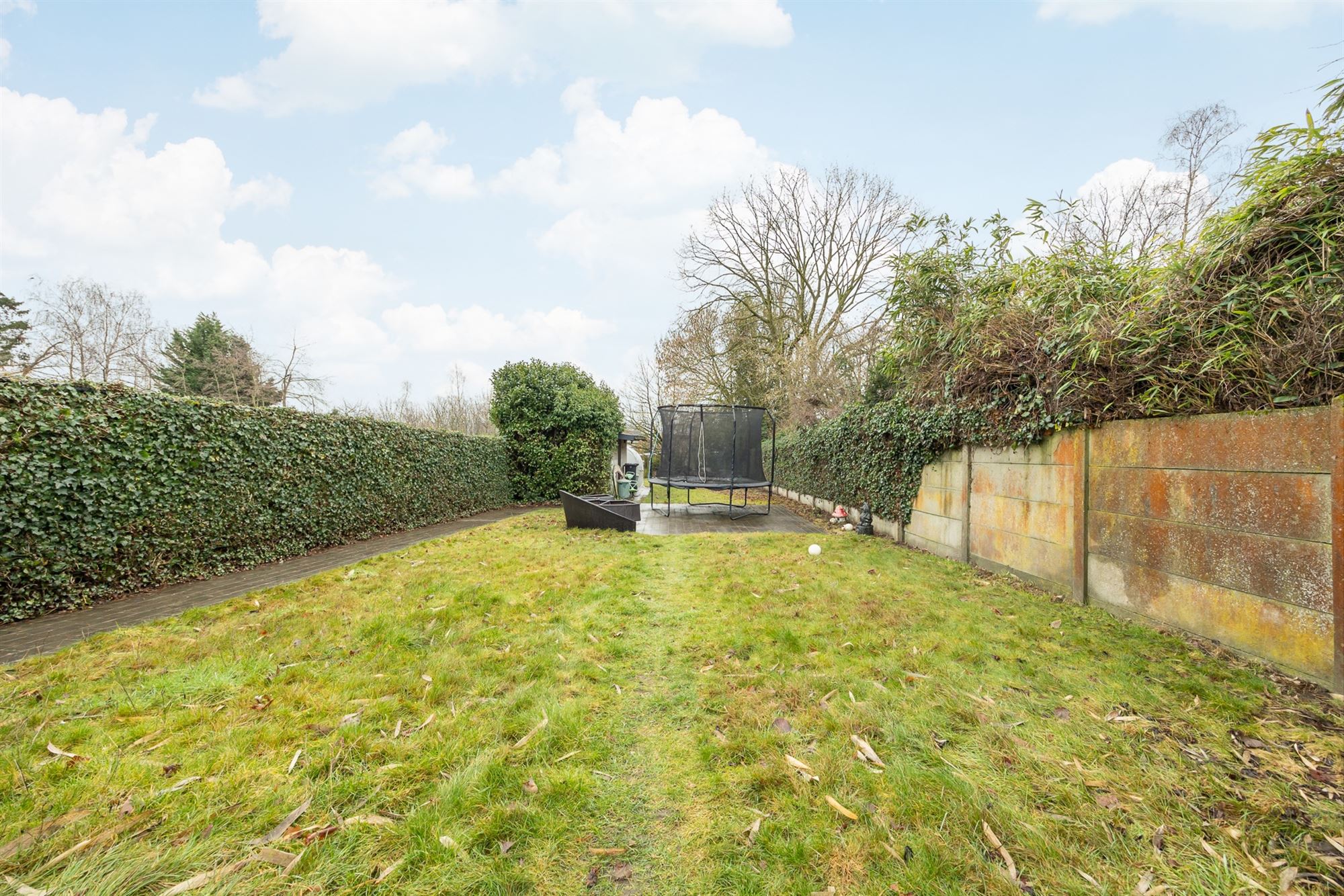 Instapklare woning met ruime tuin op gunstige locatie foto 2