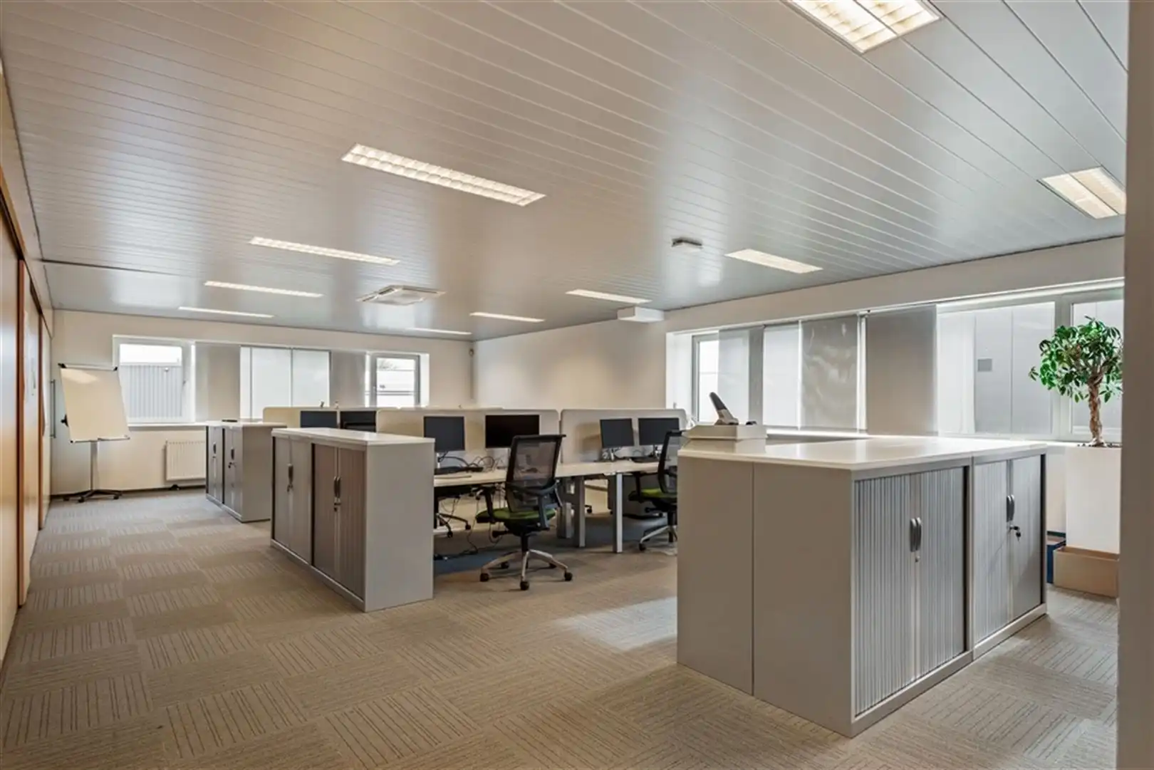 Kantoor van 1238m² samen met magazijn van 398 m² in Aartsela foto 12