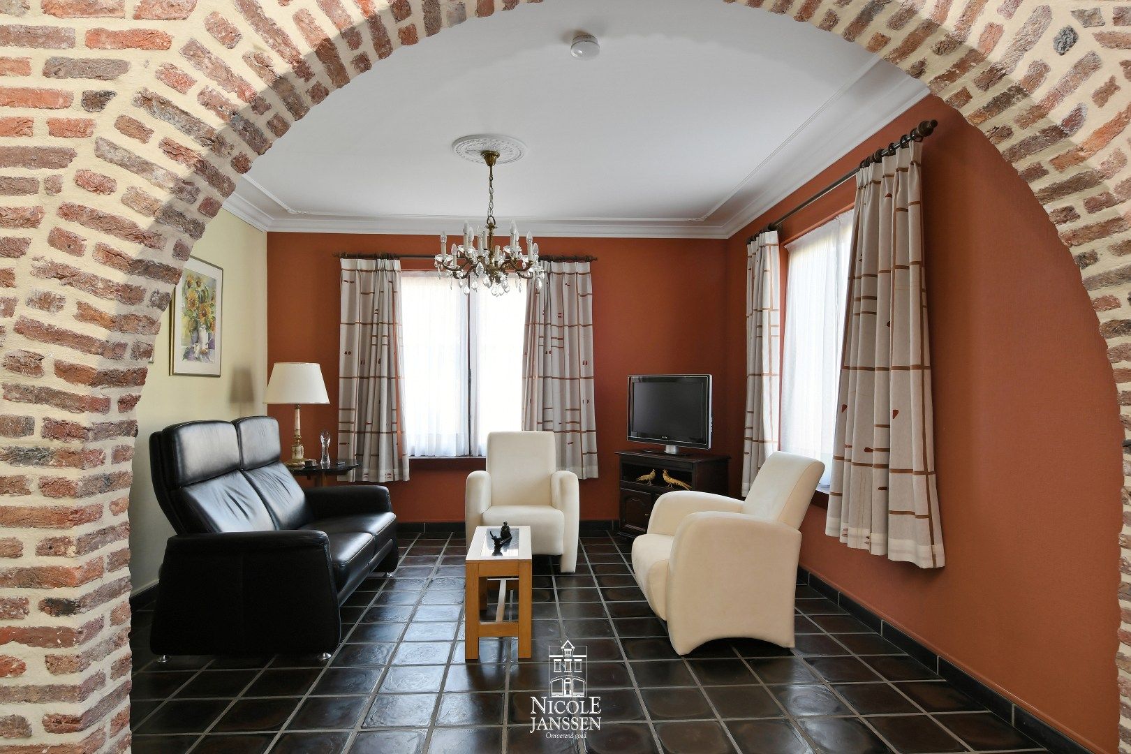 Ruime gezinswoning op een royaal perceel in een rustige omgeving  foto 9