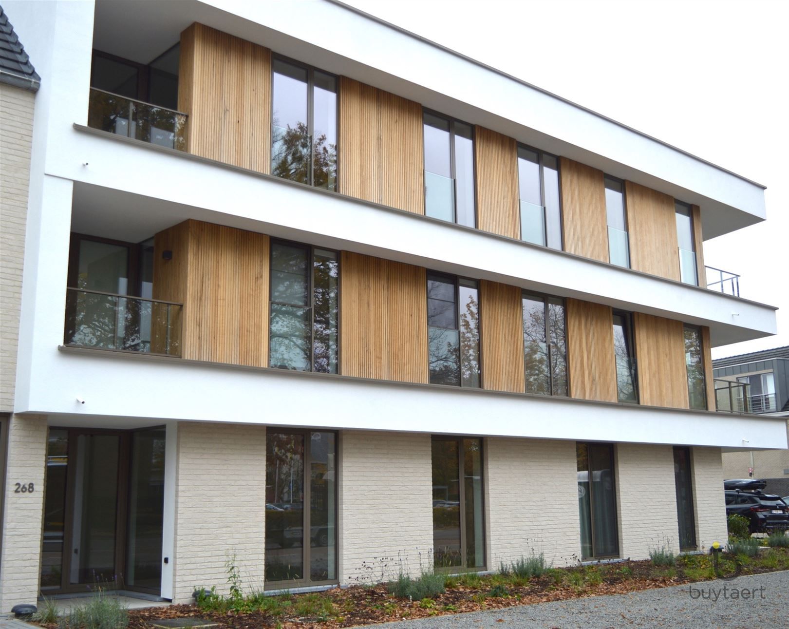 Gelijkvloers appartement met 1 Slaapkamer te Zoersel. foto {{pictureIndex}}