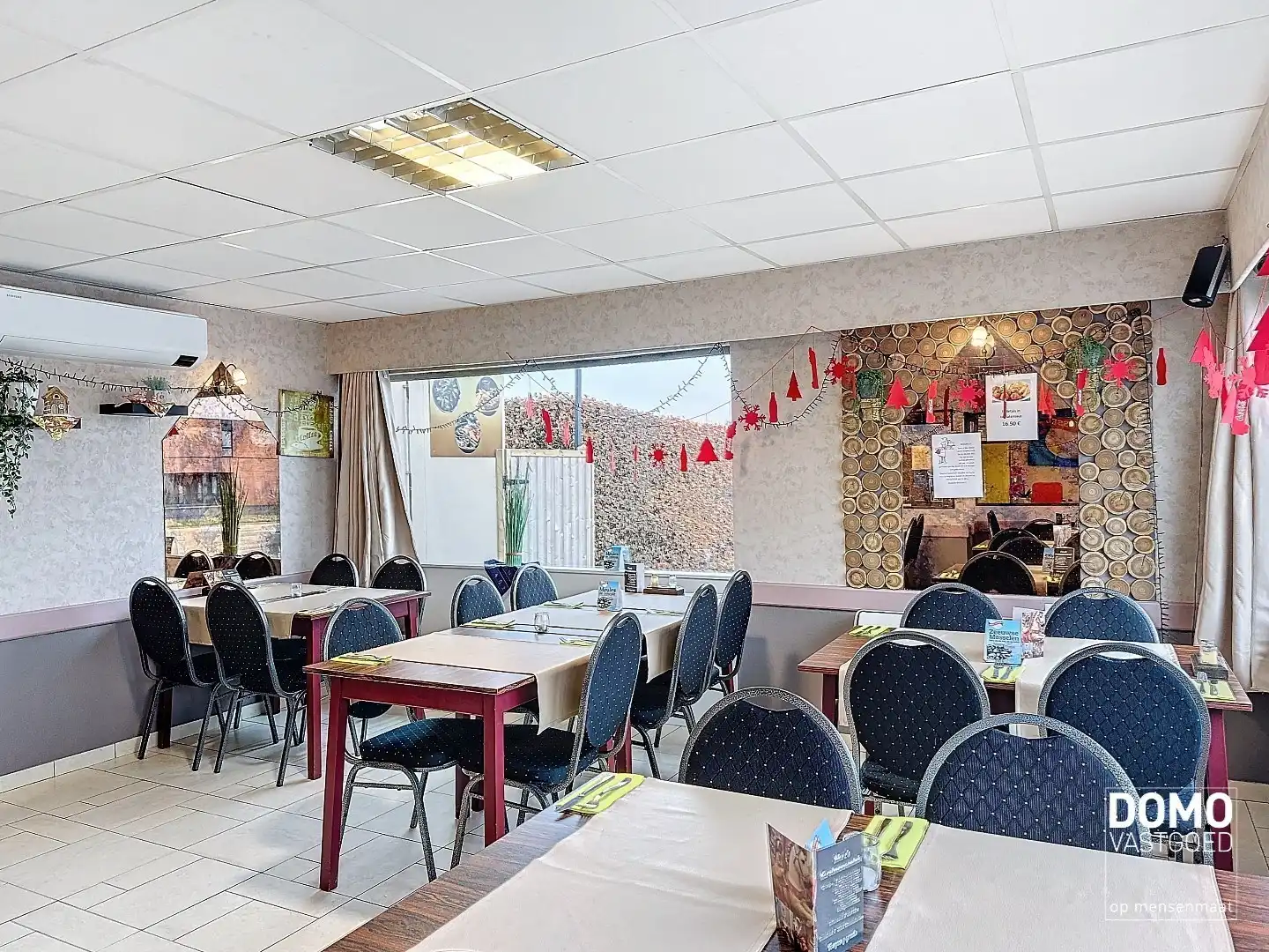 Handelshuis gunstig gelegen te Herk-De-Stad, momenteel ingericht als frituur foto 11