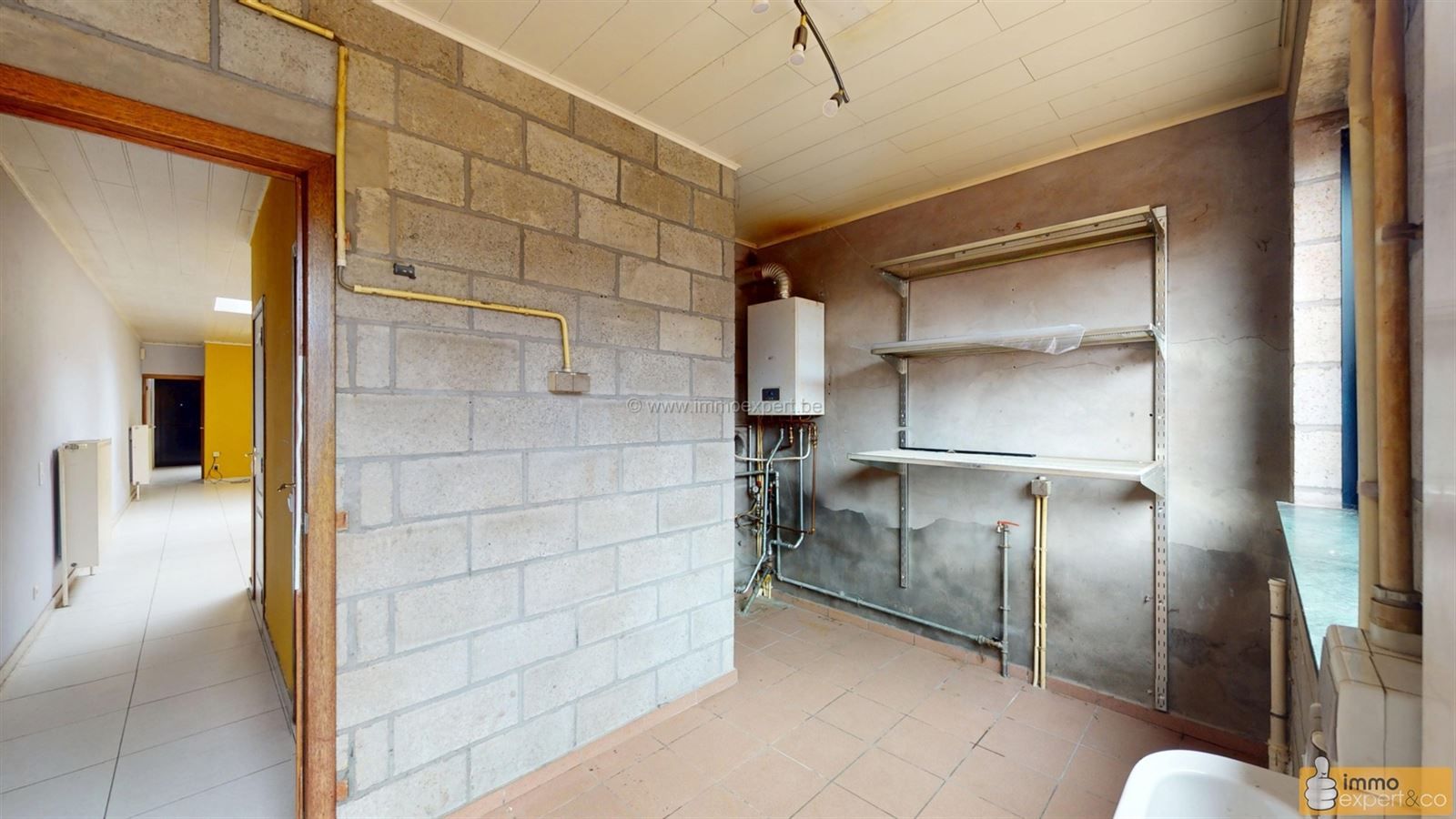 NINOVE: Centraal gelegen woning met 2 slpks, garage en koer foto 8