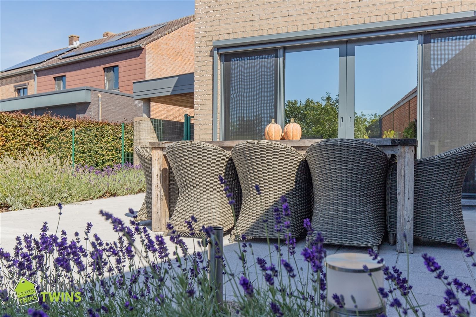 Instapklare halfopen bebouwing op royaal perceel van 13a 12ca met diepe tuin en zonnepanelen foto 10