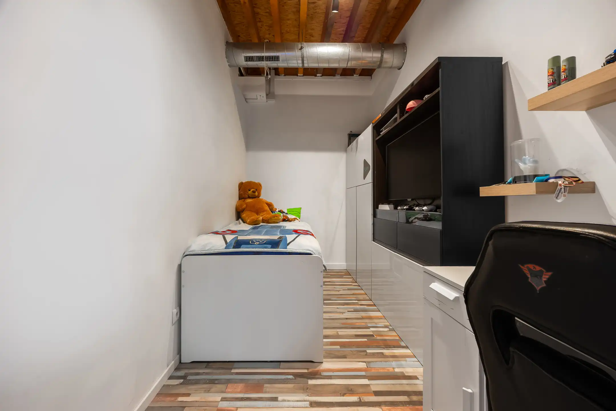 Verborgen loftwoning met tuin, parking & laadpaal in Deurne foto 17