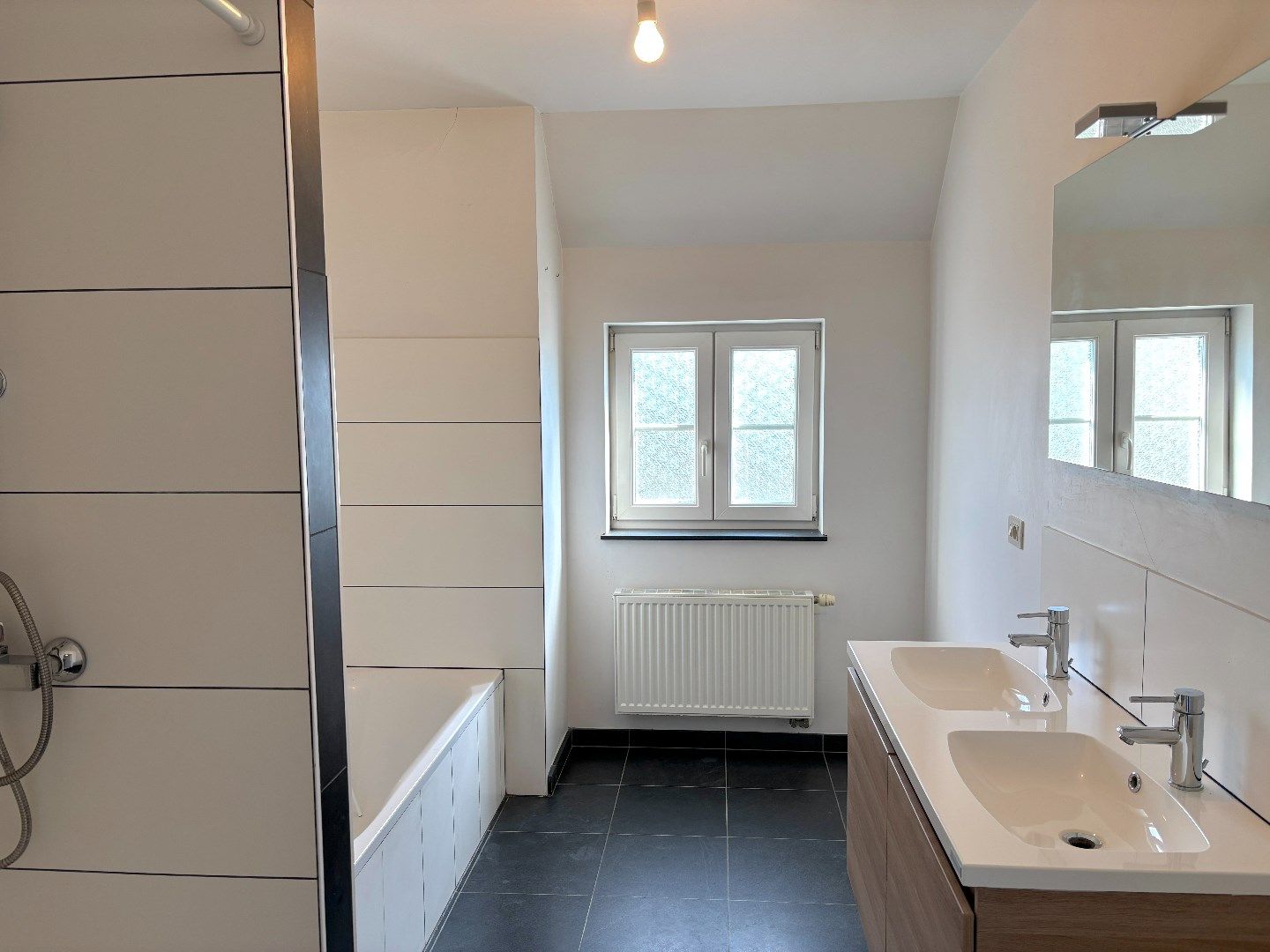 Mooie woning met 3 slaapkamers, tuin en garage!  foto 7