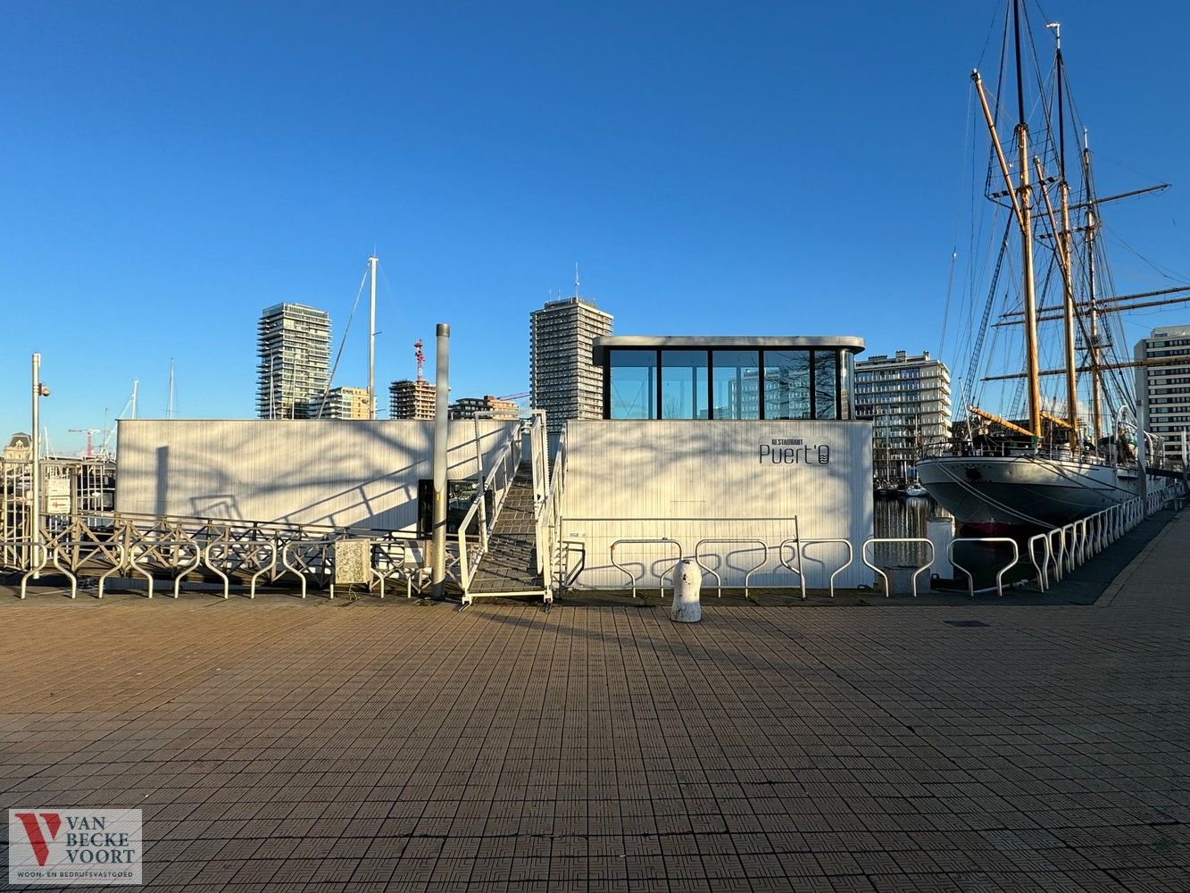 Drijvende horecazaak op een adembenemende locatie foto 15