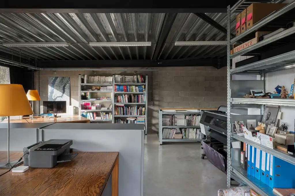Verkoop via aandelen: Karaktervol atelier, kantoor en/of opslagruimte van ca. 300 m² in Sint-Amandsberg foto 3