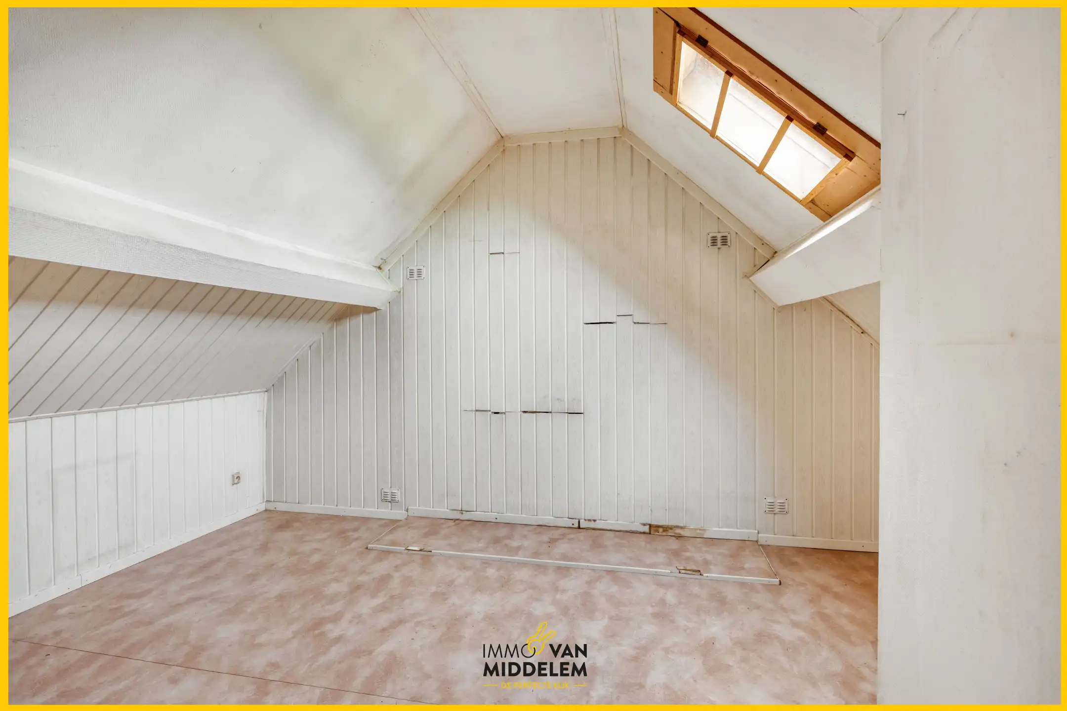 TE RENOVEREN STARTERSWONING MET TUIN EN GARAGE foto 11