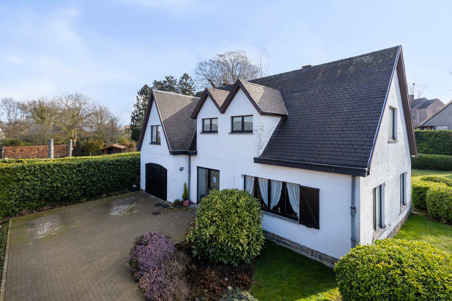 Residentieel gelegen villa met 4 slpks  foto 3