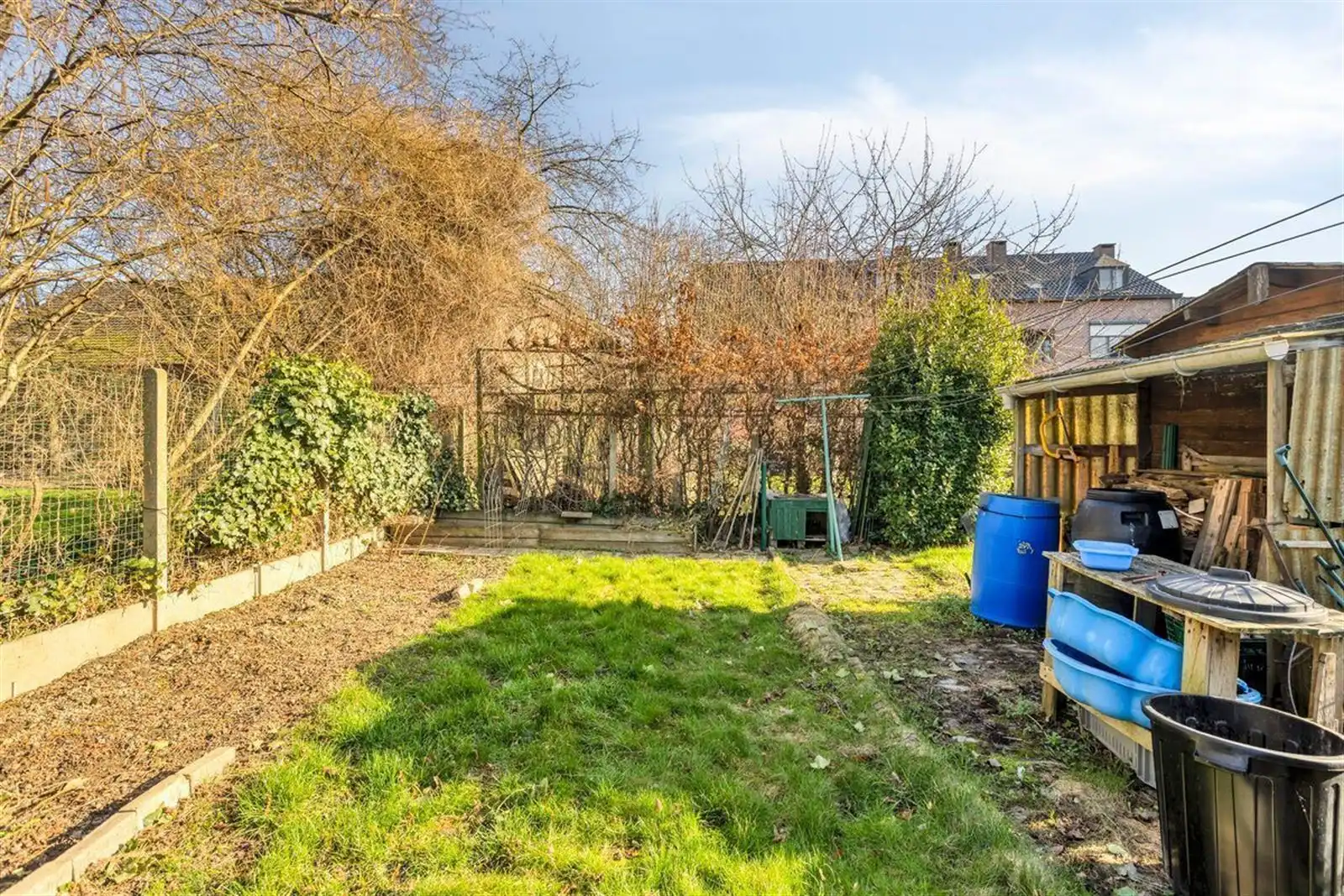 Ruime 3-gevel woning (274m²) met 3 slaapkamers, grote garage en mooie tuin foto 29