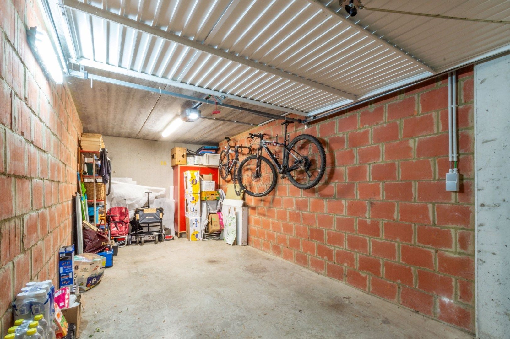 INSTAPKLAAR APP MET 1 SLP + BUREAU & GARAGEBOX ! foto 18