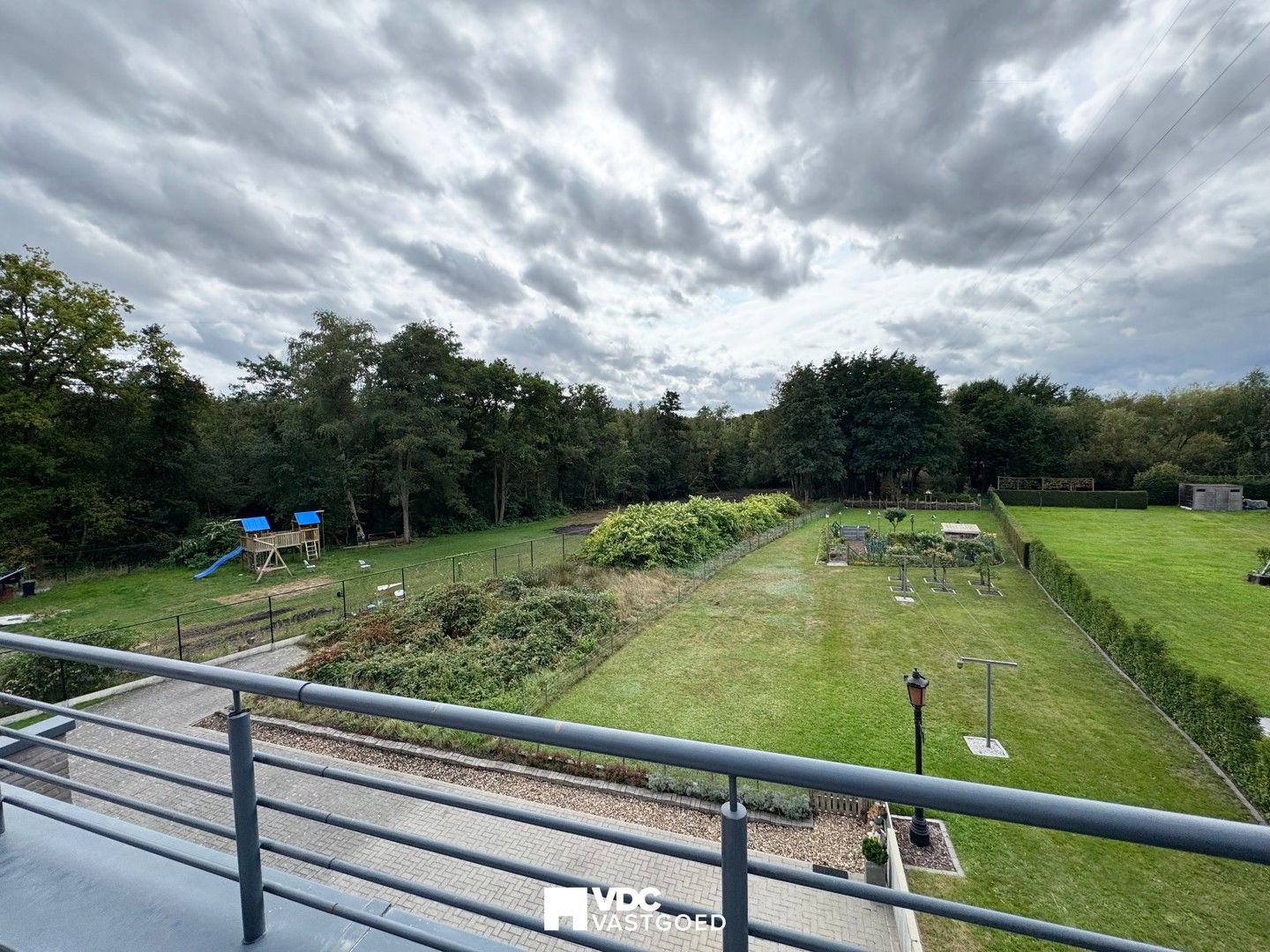 Zeer mooi en ruim duplex-appartement met 4 slaapkamers en groot terras in groene omgeving foto 17