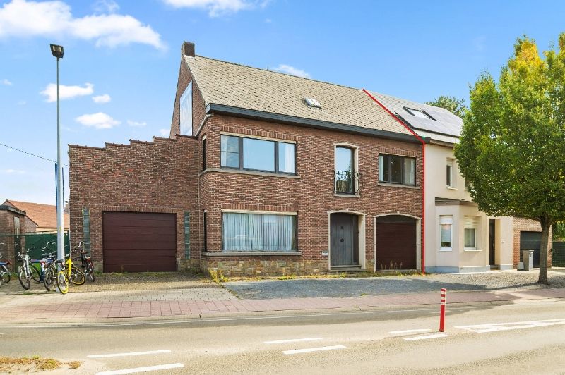 Hoofdfoto van de publicatie: Ruime woning van 260m² op 4a25ca met 4 slaapkamers