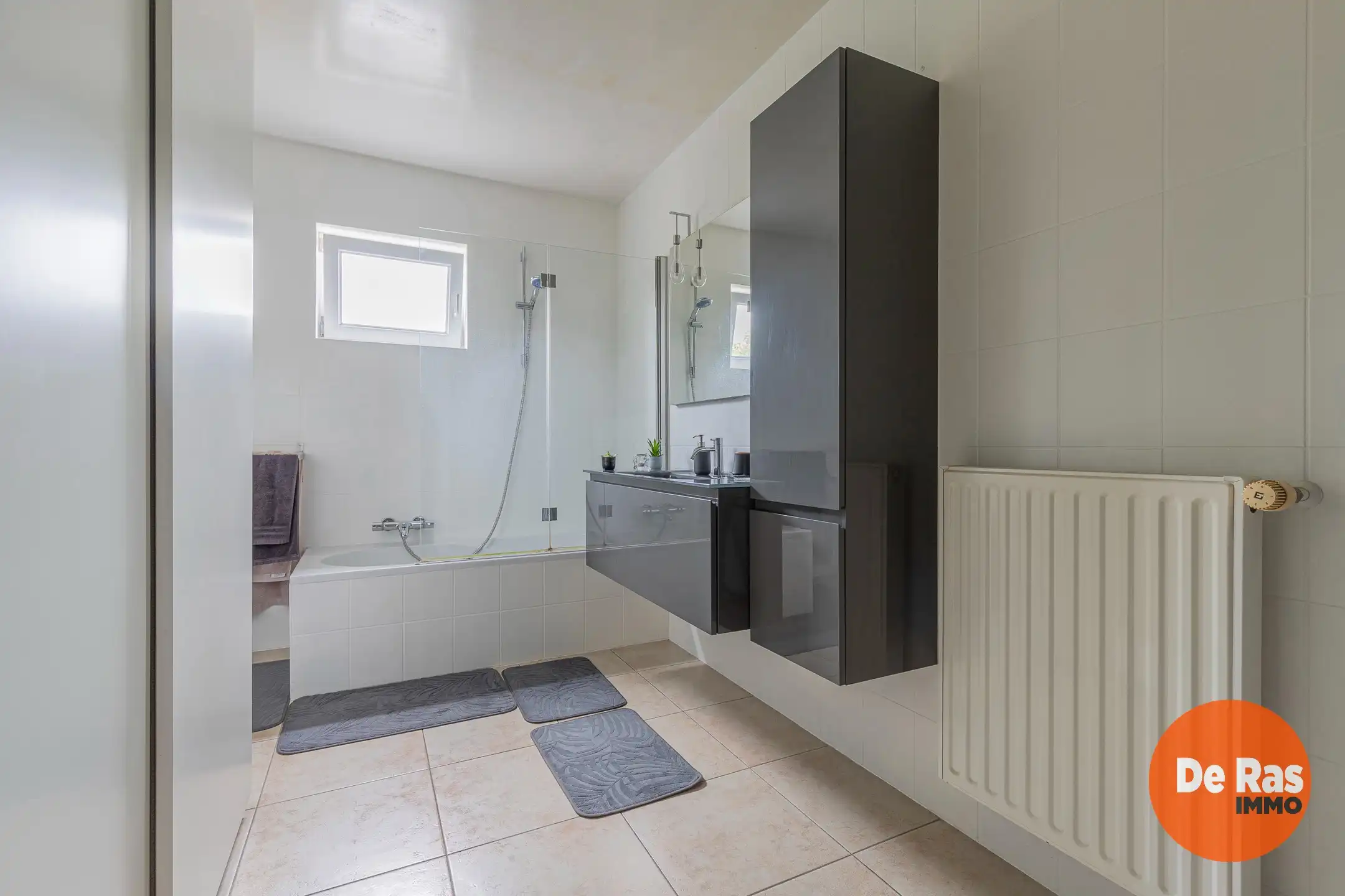 UITBERGEN - Instapklaar éénslaapkamerappartement met carport foto 12