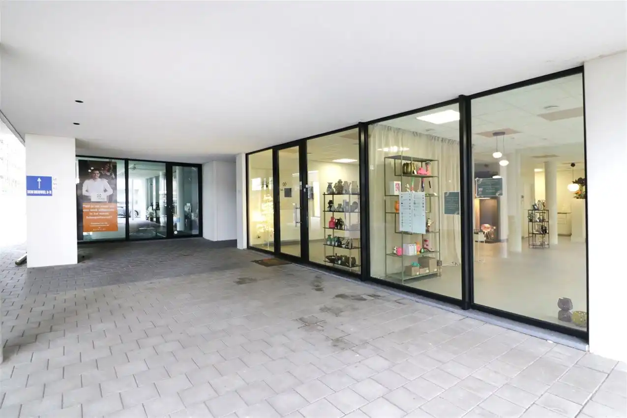 handelszaak met grote zichtbaarheid te midden van centrum foto 32