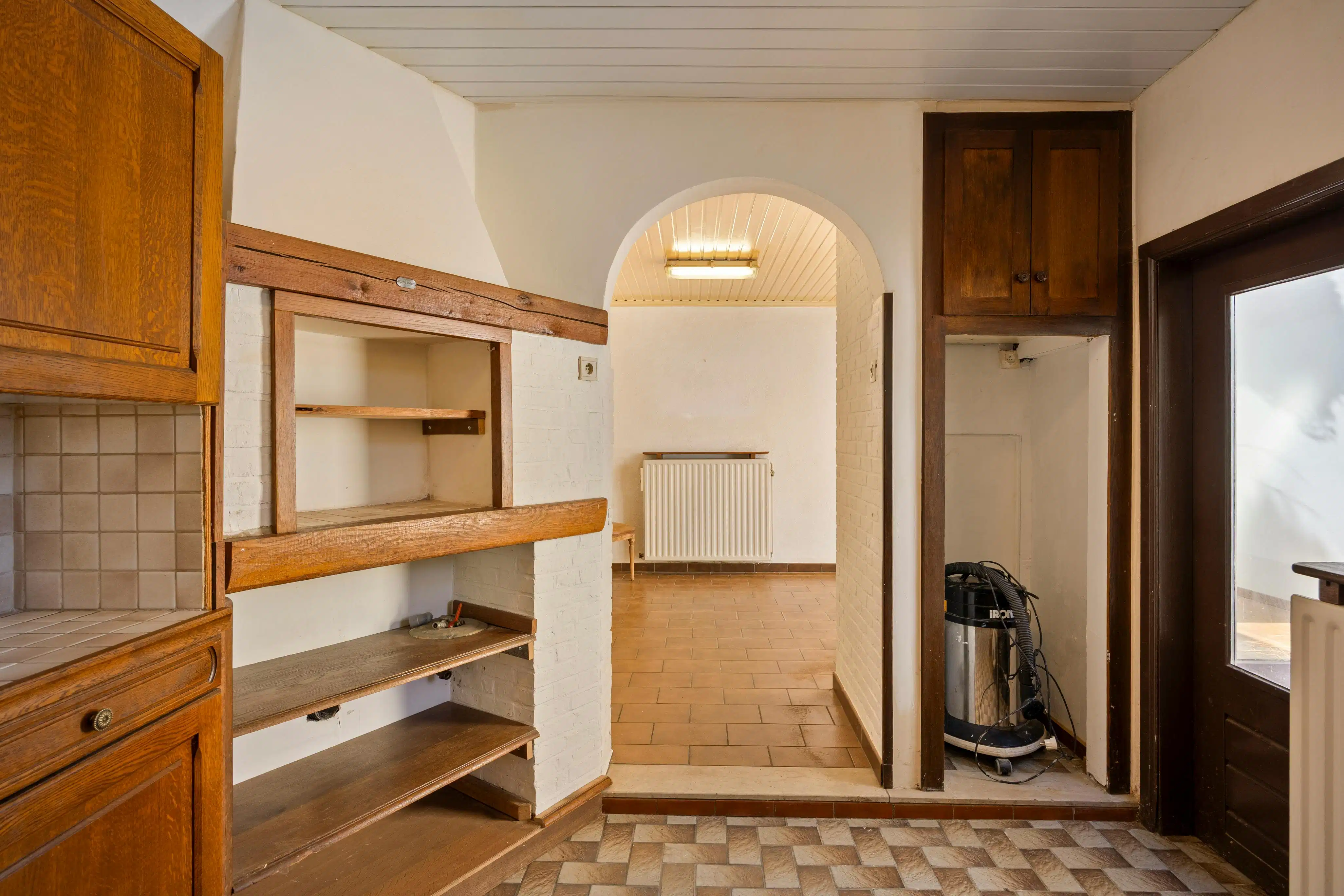 Charmant huis met veel potentieel te koop in Kapellen! foto 12