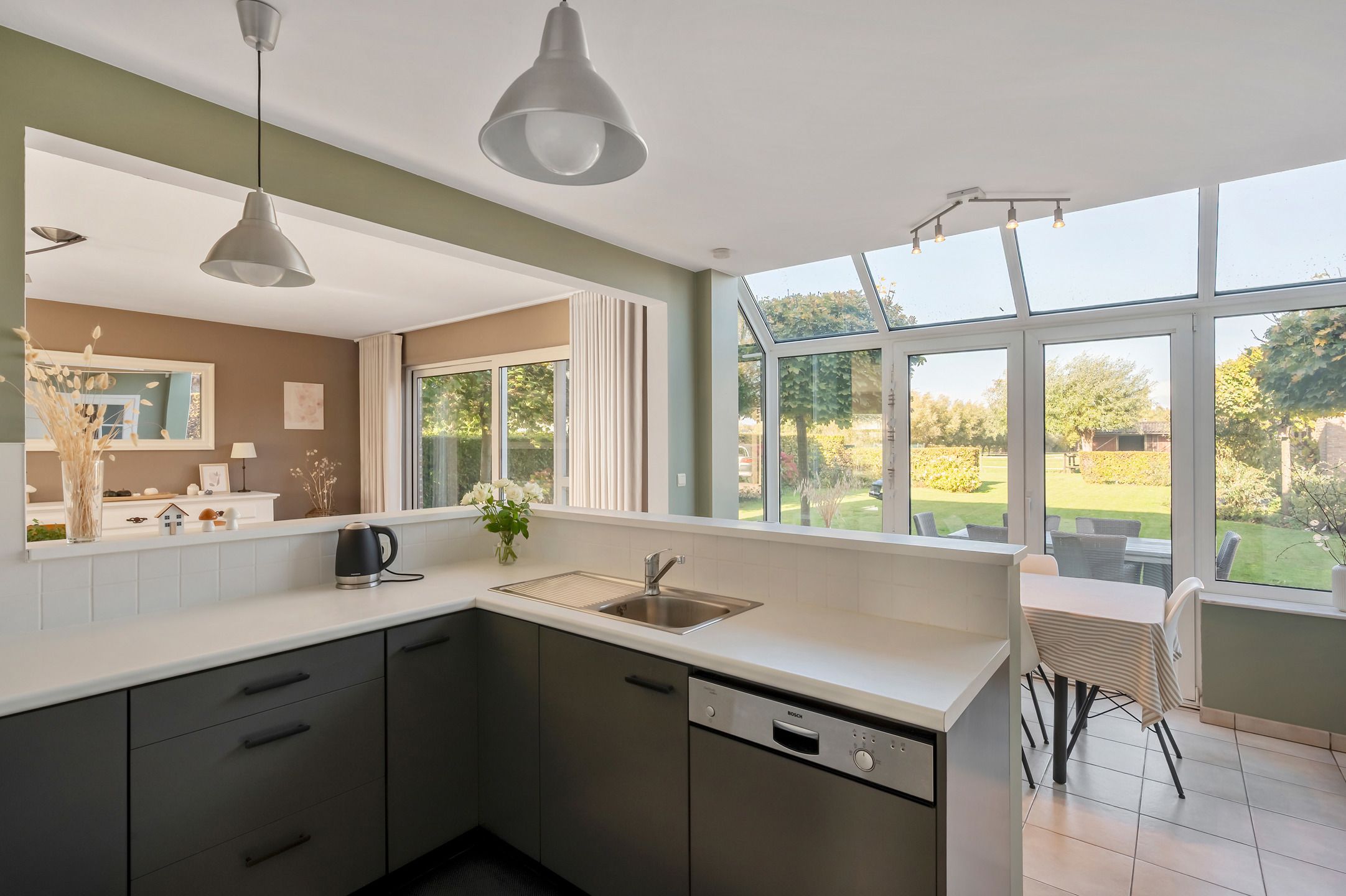 Instapklare villa op perceel van Ca. 4.010 m²! foto 12