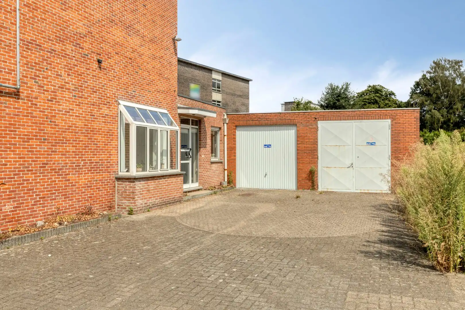 Instapklare woning met 3 SLPKS nabij het centrum van Mol !  foto 2