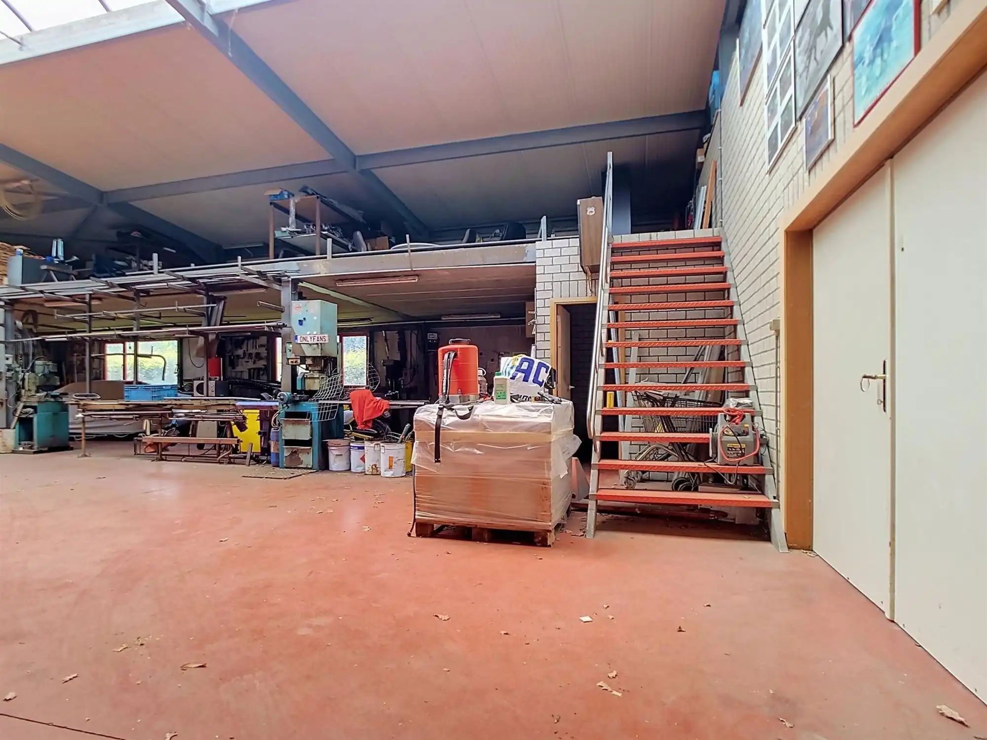 Veelzijdig bedrijfspand met toonzaal en atelier te huur in Heist-op-den-Berg foto 13