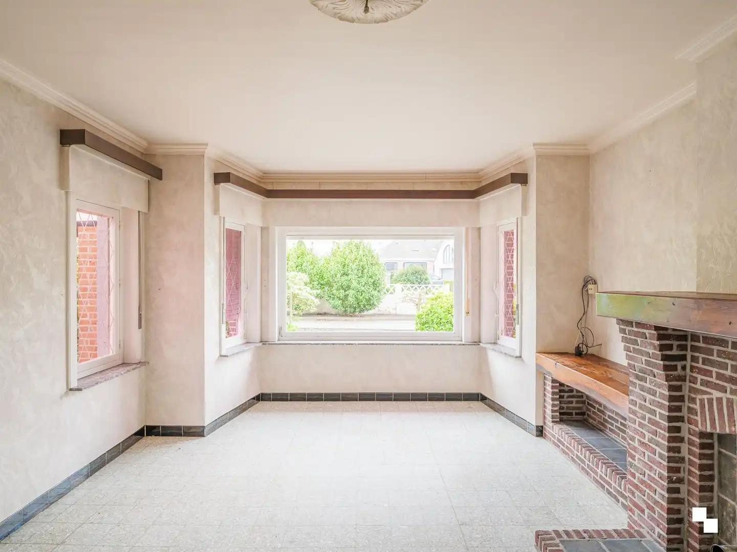 Ruime, te renoveren woning in het mooie Asper foto 5