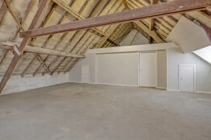 Wonen op het dorpsplein, met veel ruimte. foto 9