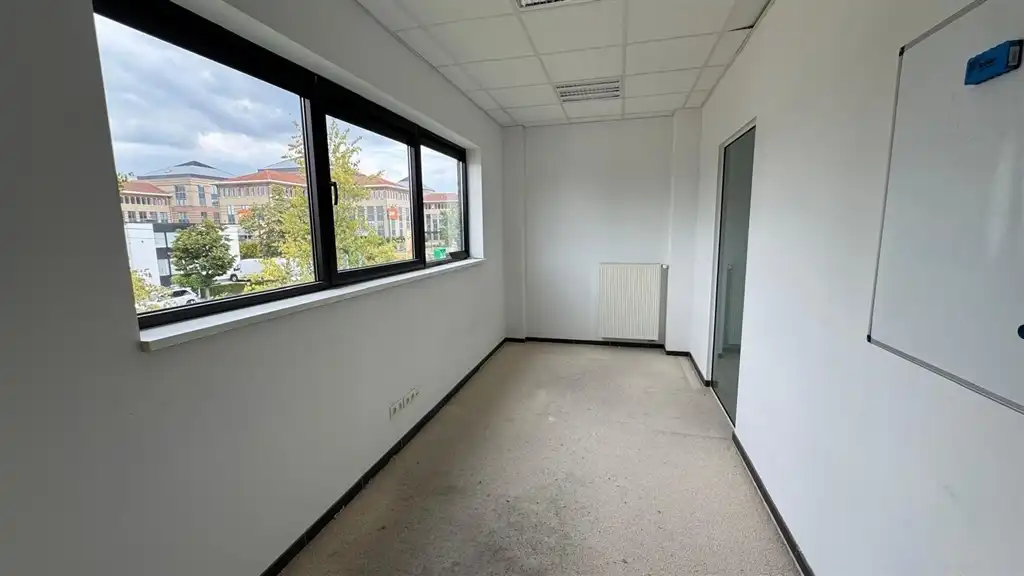 Te Huur: Magazijn met kantoor te Mechelen nabij R6 en E19  foto 12