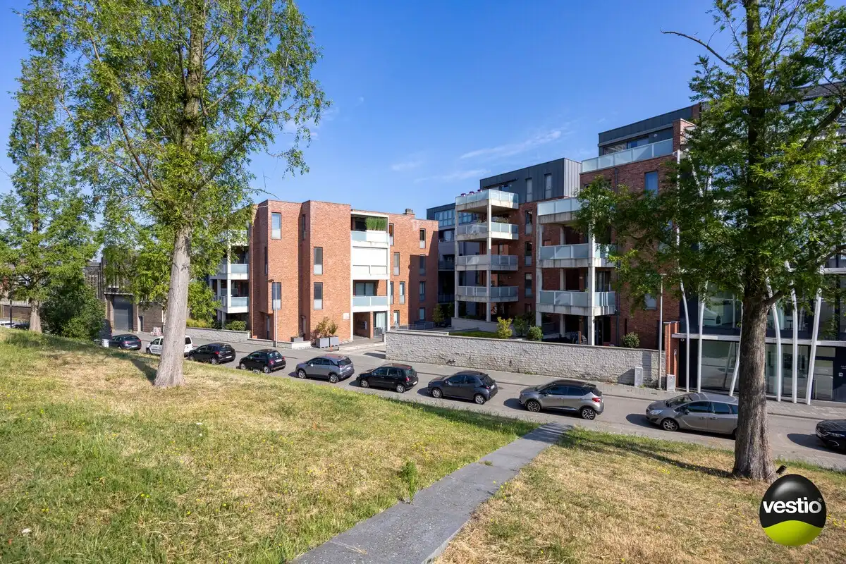 Instapklaar gelijkvloers appartement met uitzonderlijk groot terras op toplocatie in Hasselt foto {{pictureIndex}}