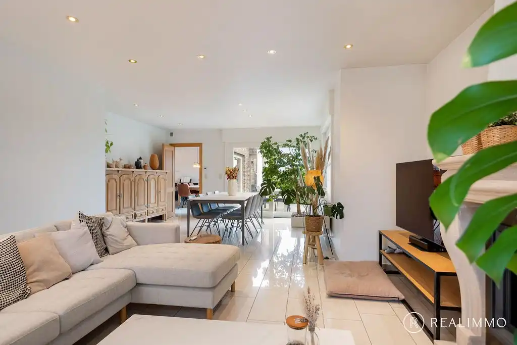 Ruime villa op 911m² in een rustige, groene omgeving te Sint-Eloois-Vijve foto 8