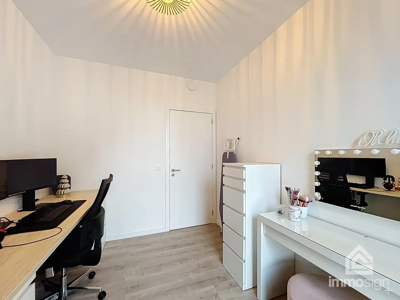 Modern appartement met twee slaapkamers op toplocatie in Bree centrum! foto 10