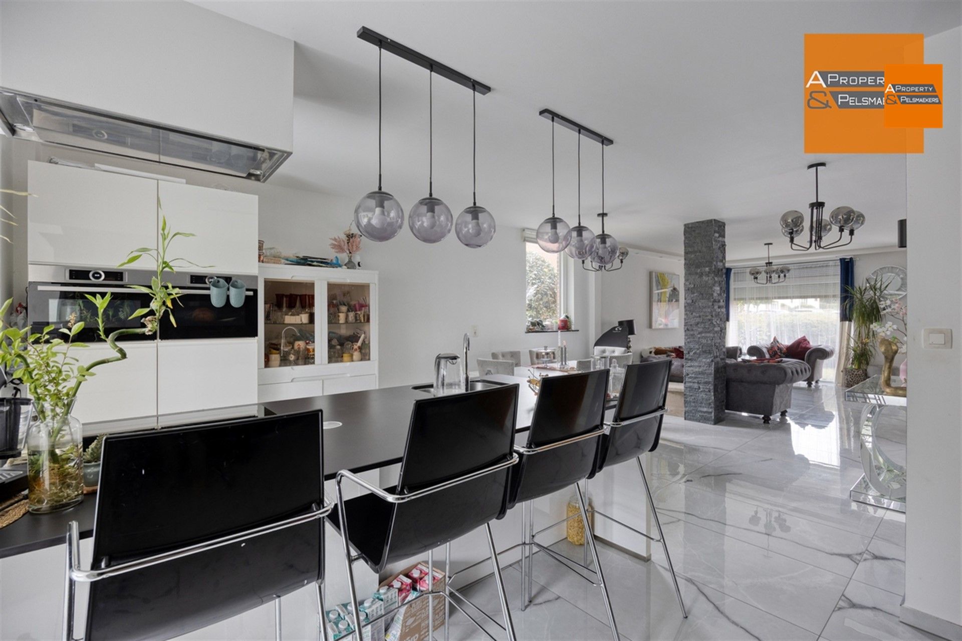 Gezinswoning met 3 à 4 kamers , tuin en garage foto 12