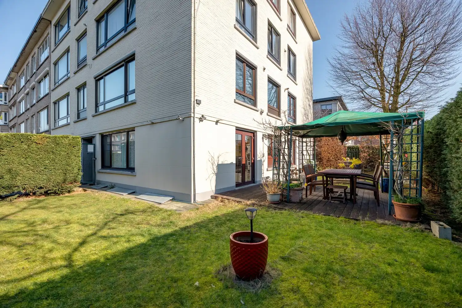 Instapklaar 3-slk gelijkvloersappartement met uitzonderlijke tuin (280m²) foto 5