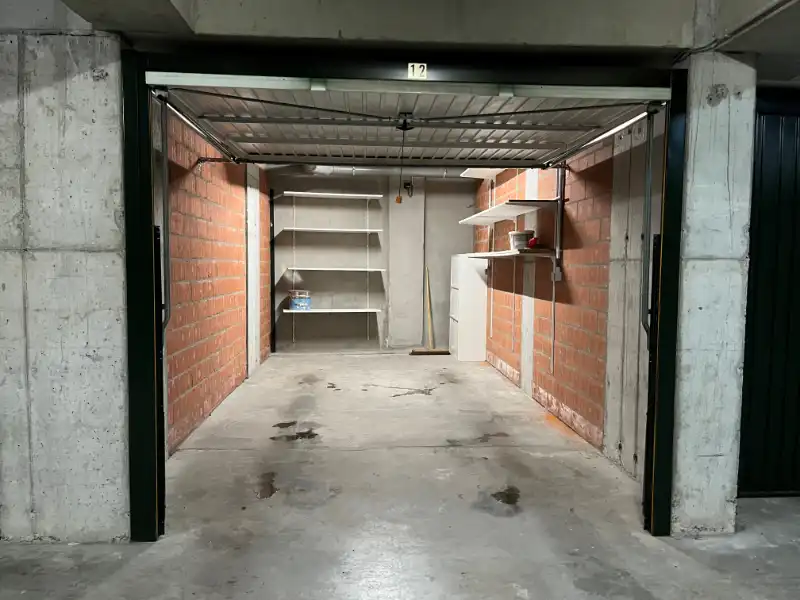 Centraal gelegen ruim appartement met 3 slaapkamers en garage. foto 14