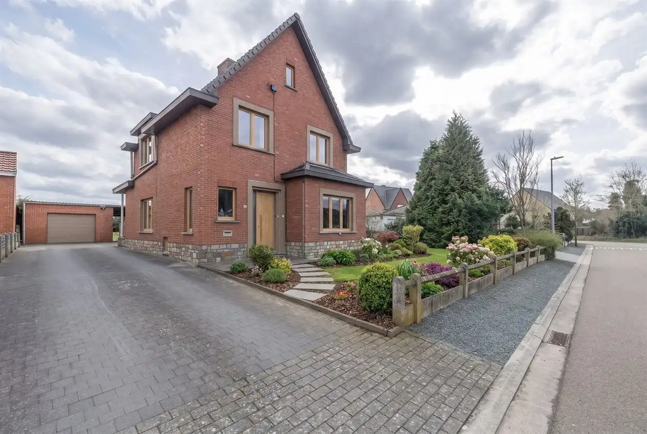 Vlakbij ingang merodebossen, soldie woning met potentieel foto 2
