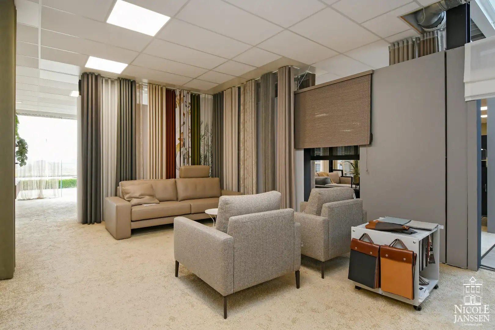 Ruim en luchtig handelspand van ca. 1050m² foto 9