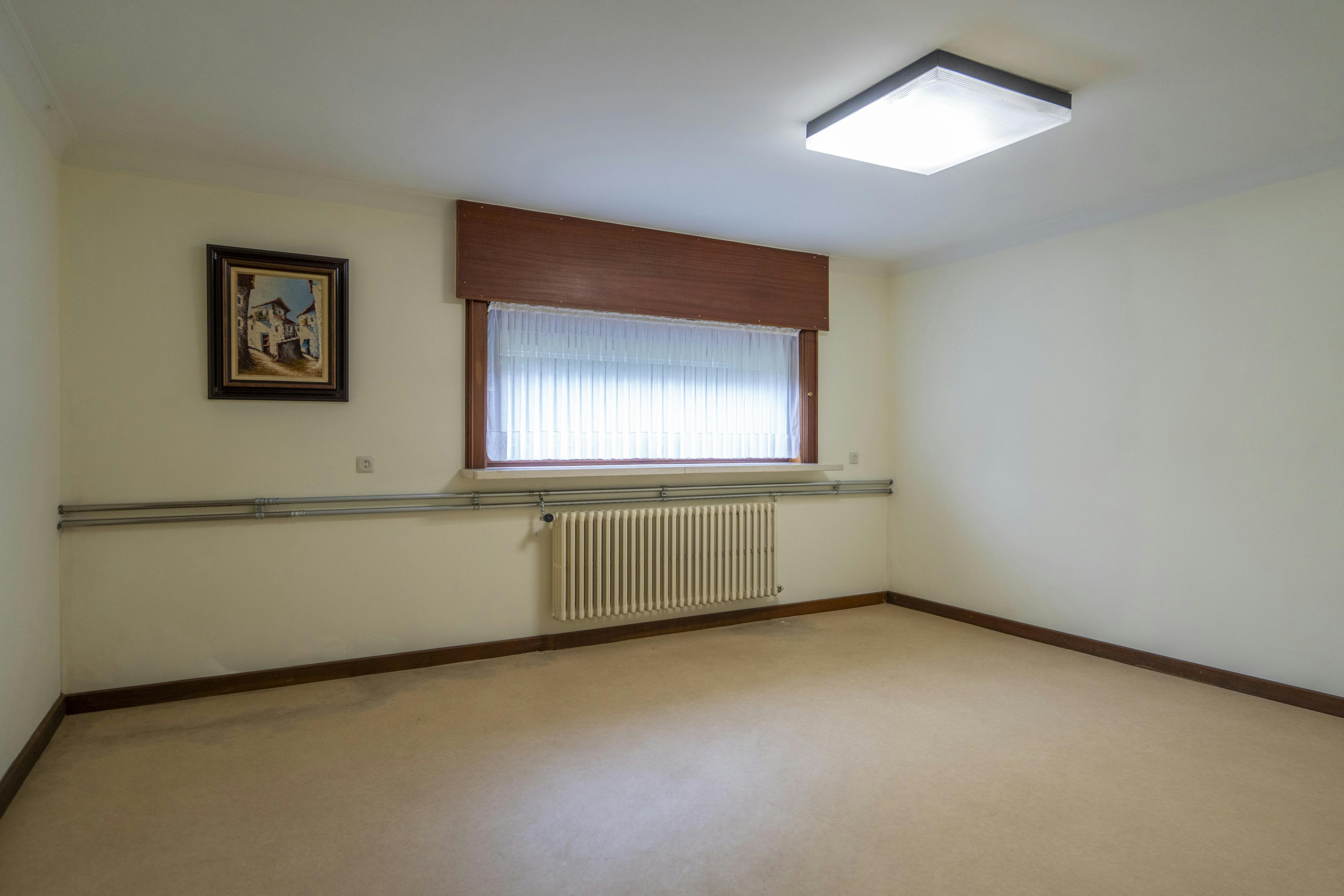 Ruim te renoveren huis te koop in Harelbeke  foto 15