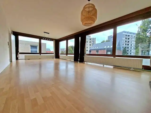 Ruim en Zonnig appartement nabij het station Brugge foto 2